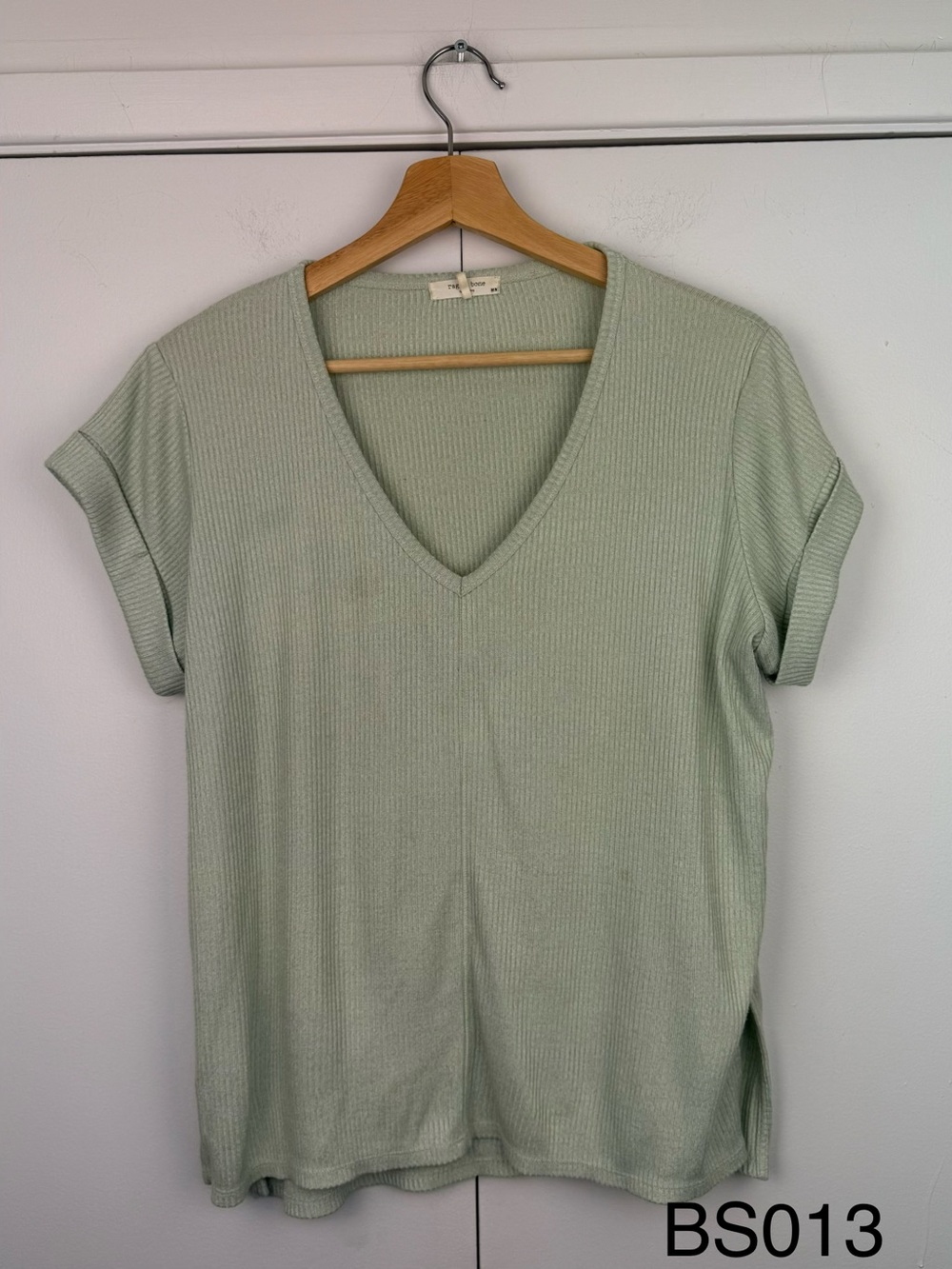 rag & bone The Knit V-Neck T-Shirt Sage Green Ribbed Tee M